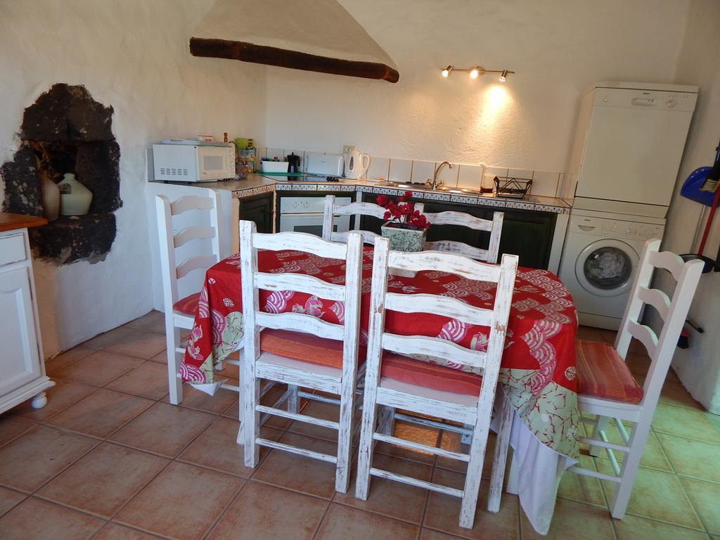 La Casa Caldera Guest House Femes Bagian luar foto