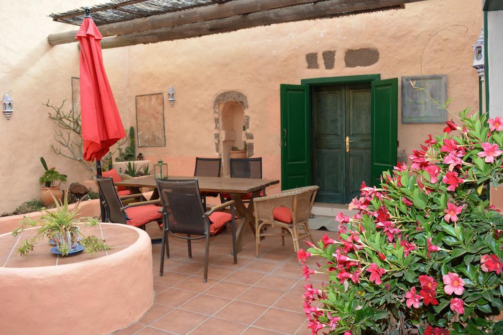 La Casa Caldera Guest House Femes Bagian luar foto