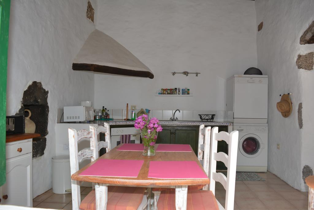 La Casa Caldera Guest House Femes Bagian luar foto