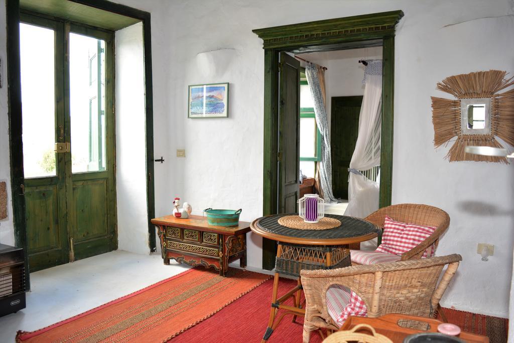 La Casa Caldera Guest House Femes Bagian luar foto